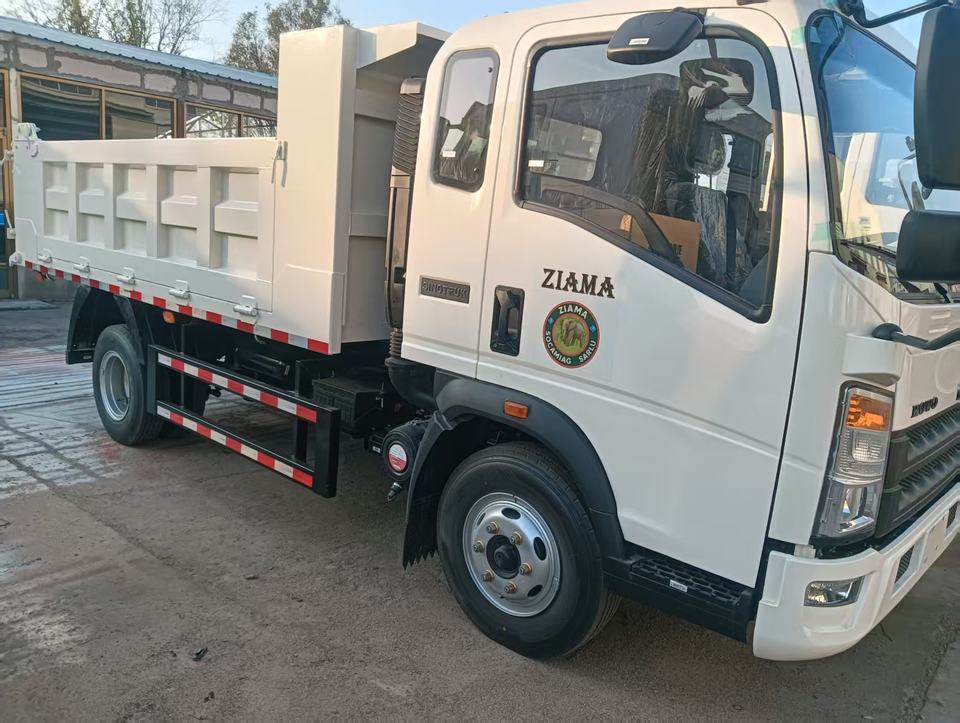 Factory Direct Supply Sinotruk Howo 4X2 6 Wheels Light Cargo Truck for ...