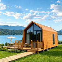 Construction rapide et pratique pour un abri mobile, maison préfabriquée en ossature en A, insonorisée et écologique, idéale pour un camping.
