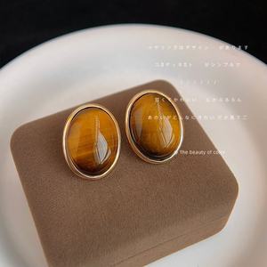 Pendientes de Acero Inoxidable Chapados en Oro de 14K, Modelo Cecillia, Geométricos, Modernos, 100% Hechos a Medida, Personalizados para Mujer, para Fiestas y Eventos - Product Image 2