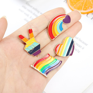 <span class=keywords><strong>LGBT</strong></span> Arco Iris bandera pines corazón creativo Yeh dedo esmalte Pin ropa bolsa solapa Gay lesbiana orgullo icono insignia broche joyería Unisex - Product Image 4