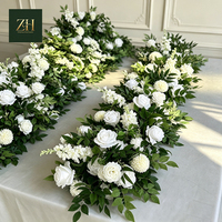 Weiße Rosen mit Grünzeug Künstlicher Langer Blumenläufer für Hochzeitstisch-Dekoration & Gangdekoration