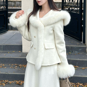 Casaco de Lã Dupla Face com Detalhes em Pele de Raposa Real para Mulheres, Elegante e Luxuoso, Jaqueta Curta de Inverno com Lapela Grande - Product Image 4