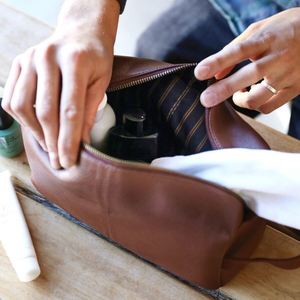 Low Price <b>Small</b> Square Pu Leather Makeup <b>Bag</b> Wholesale Custom Logo Promotional Oem Odm Cosmetic <b>Bags</b> for <b>Men</b> - Product Image 3