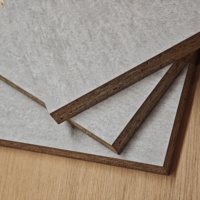 Fournisseur de panneaux de mélamine contreplaqué d'aggloméré contreplaqué Osb feuille 4x8 panneau de particules étanche produits panneau de contreplaqué Osb