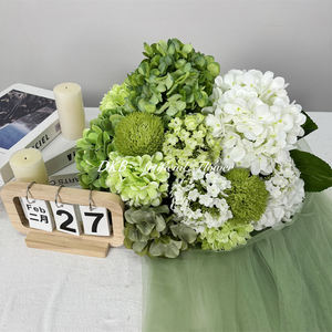 Centros de Mesa Personalizados con Elegantes Bolas de Flores de Hortensia de Seda Hechas a Mano en Blanco y Verde de 30 cm, 40 cm y 80 cm para Decoración de Bodas - Product Image 3
