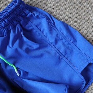 Pantalones Cortos Deportivos Azul Brillante con Logotipo Personalizado, Tela de Secado Rápido, Cintura con Cordón Ajustable, Dobladillo Dividido, para Deportes y Running - Product Image 6