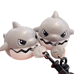 Porte-clés créatif en plastique en forme de requin mignon et amusant, mini dessin animé, avec cordon de serrage, idéal comme cadeau, vente chaude - Product Image 1