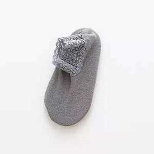 גרבי פוליאסטר חמות ללא החלקה לנשים סתיו וחורף מעובות תחרה מעובה קרסול משוחרר גרבי שינה לאחר לידה גרבי רצפה - Product Image 6