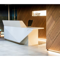 Comptoir de réception de spa au design original, forme originale et robuste