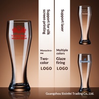 Mug à bière en verre artisanal grande capacité, design minimaliste avec logo découpé, idéal pour bars modernes et jus de fruits