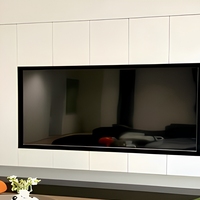 Meuble TV mural contemporain et élégant, unité de console multimédia modulaire avec accents réfléchissants, finition minimaliste pour salon