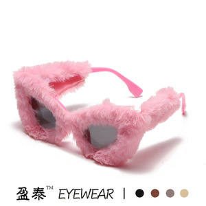 แว่นกันแดดทรงแคทอาย ยี่ห้อ Yingtai รุ่น Plush สีแดง สำหรับผู้หญิง ป้องกันรังสียูวี 400 กรอบพลาสติก - Product Image 2