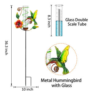 Pluviomètre décoratif Colibri de jardin Piquet en métal à énergie solaire Compteur de pluie extérieur - Product Image 2