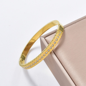 กำไลข้อมือรูปหัวใจแกะสลักอย่างประณีต ขายส่งจำนวนมาก ทอง 18k ประดับเพชรซิร์คอนเรียงราย ระยิบระยับ ทนทาน สวยงาม หรูหรา - Product Image 5