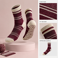 Chaussettes de sport en polyester recyclé bordeaux crème avec élasthanne et fibres écologiques, tricotées avec soin, talon et bout renforcés