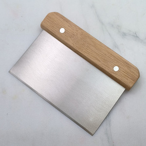 Ensemble complet <span class=keywords><strong>de</strong></span> paniers <span class=keywords><strong>de</strong></span> levage pour la cuisson du pain au levain avec bol rond <span class=keywords><strong>en</strong></span> rotin et racloir à pâte antiadhésif pour les boulangers débutants - Product Image 3