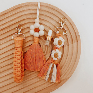 Llaveros y Colgantes de Bolso de Macramé Estilo Boho, Tejidos a Mano, con Anillo Metálico y Correa de Muñeca - Product Image 1
