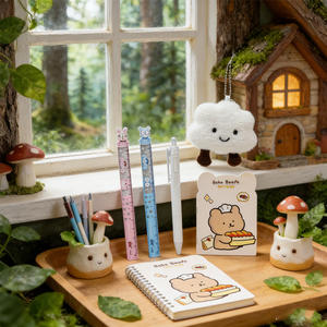 Ensemble de papeterie pour enfants de <span class=keywords><strong>dessin</strong></span> <span class=keywords><strong>animé</strong></span> de quatre pièces de vente chaude petit cadeau pour les étudiants commençant l'école comprend des porte-clés en peluche - Product Image 2