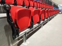 Sièges de stade pliables Matériau PP Meilleures chaises de gradins Siège de stade avec accoudoir et porte-gobelet
