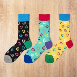 Chaussettes pour hommes à motif de crâne coloré, chaussettes fantaisie style streetwear sombre, chaussettes décontractées pour Halloween, OEM personnalisé, vente en gros - Product Image 6