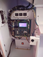 Machine de jeu d'arcade, jeu avec flèches, paire de pièces de monnaie, distributeur de jouet, grue, cadeau d'attractions
