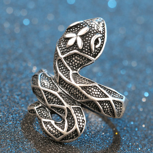 Offre Spéciale <span class=keywords><strong>pas</strong></span> <span class=keywords><strong>cher</strong></span> bijoux en gros Lot mode serpent anneaux pour femmes tibétain <span class=keywords><strong>argent</strong></span> alliage trois rangées strass <span class=keywords><strong>parure</strong></span> - Product Image 2