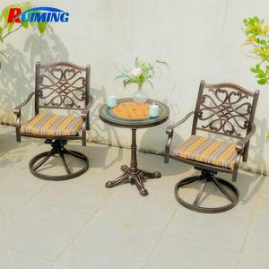 Chaises de style européen pour l'extérieur, le jardin et la terrasse, chaises pivotantes de loisir en fonte d'aluminium et table ronde, ensemble de trois pièces - Product Image 1
