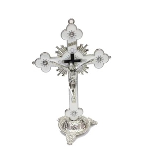 Crocifisso di Gesù in Metallo 14 * 8,5cm con Ornamenti Inferiori, Decorazione Religiosa per Ufficio, Auto e Casa, Artigianato in Metallo - Product Image 5