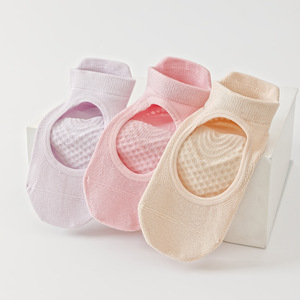Chaussettes de yoga antidérapantes professionnelles à cinq doigts, sans talon, collection Printemps/Été 2026 – Vente en gros de chaussettes pour femmes, sport et fitness - Product Image 4