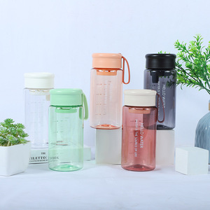 600/800ml Tasse en plastique de voyage en plein air portable Bouteille d'eau en plastique bon marché Personnaliser la tasse de logo <span class=keywords><strong>publicitaire</strong></span> - Product Image 4