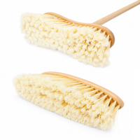 Brosse à poils rigides pour sols avec long manche en bambou, balai à pousser robuste pour l'extérieur, pour nettoyer les terrasses, les patios, le béton et les surfaces multiples