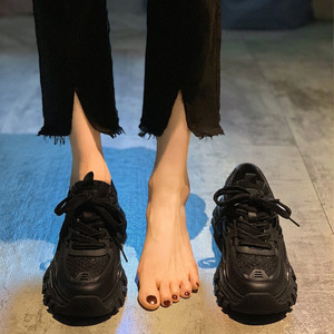 Zapatillas <span class=keywords><strong>deportivas</strong></span> de plataforma con suela gruesa y malla hueca para <span class=keywords><strong>mujer</strong></span>, OEM ODM, ligeras, cómodas, transpirables, antideslizantes, con cordones, personalizables - Product Image 2