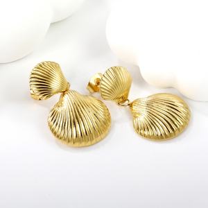 Pendientes de Concha Marina de Moda, Joyería Moderna para Mujer, Chapados en Oro de 18K, Acero Inoxidable, Clásicos, con Doble Concha Colgante - Product Image 1