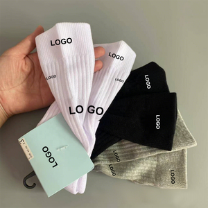 Chaussettes de sport OEM personnalisées en coton éponge, sans couture, antidérapantes, antibactériennes, respirantes, pour la course à pied, le basketball, la gym - Product Image 1