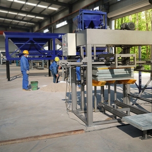 Macchina per Blocchi di Cemento Cavi QT6-15 con Pressa Idraulica, Attrezzatura Economica per Produzione di Mattoni, Controllo Centralizzato - Product Image 1
