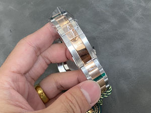 Efecto Luminoso Azul Hielo Súper Fuerte Diámetro 40 mm. Equipado con movimiento mecánico totalmente automático. Reloj para Hombre - Product Image 5