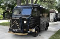 Camion de restauration mobile personnalisé pour sandwichs, bonbons, hot-dogs, grillades, construction en acier inoxydable, style vintage classique pour la vente de rue