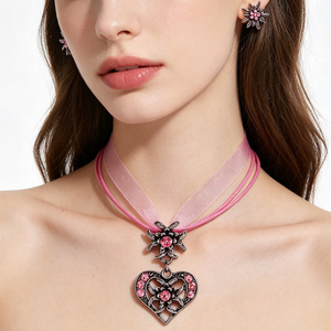 Vente en gros - Collier et boucles d'oreilles avec pendentif en forme de cœur Edelweiss pour femmes - <span class=keywords><strong>Bijoux</strong></span> vintage bavarois pour le festival d'Oktoberfest - Product Image 2