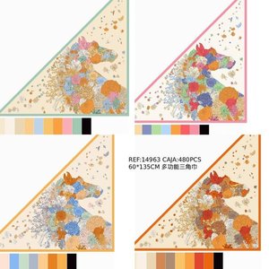 Sciarpa triangolare multifunzionale 60x135 cm con stampa floreale di cavalli per donne e uomini - Product Image 1