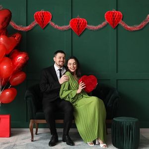 Vòng hoa kim loại màu đỏ và hình trái tim màu đỏ giấy tổ ong bóng tự làm Ngày Valentine đám cưới treo đồ trang trí - Product Image 3