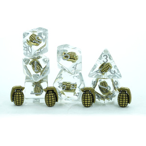 Juego de dados DND de 7 piezas personalizado, juego de dados D & D de material de resina con forma de arma de <span class=keywords><strong>granada</strong></span> de mano poliédrica - Product Image 4
