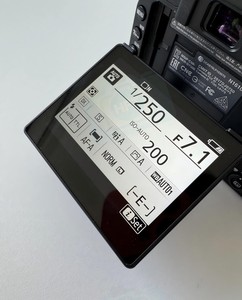 Cámara Réflex Digital Profesional HFT <span class=keywords><strong>D7500</strong></span>, Lente AF-S 18-55 mm DX, Formato APS-C, Video 4K UHD, Sensor CMOS, Tarjeta SD, Pantalla de 3 Pulgadas - Product Image 5
