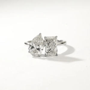 แหวนเพชรทรงลูกแพร์และทรงมรกต 2 เม็ด น้ำหนัก 3.13 กะรัต ได้รับการรับรองจาก IGI ดีไซน์หรูหรา ตัวเรือนทองคำแท้ 18K สำหรับเป็นแหวนหมั้น - Product Image 3