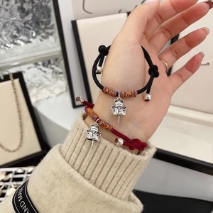 สร้อยข้อมือเชือกแดงรูปแมวนำโชคเงินแท้ S925 ดีไซน์ถักเชือกแบบดึงได้ สำหรับเป็นของขวัญคู่รัก เครื่องประดับสำหรับทุกเพศ - Product Image 2