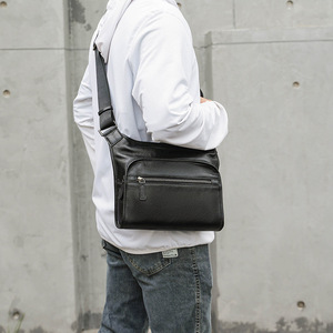 Sac bandoulière pour homme en cuir véritable noir couleur unie avec fermeture éclair pour usage quotidien - Product Image 3