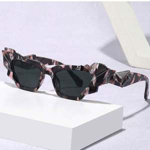 Gafas de Sol de Moda al por Mayor 2022, Gafas de Sol Retro Únicas para Mujer, Coloridas, con Forma de Ojo de Gato, en Colores Pastel - Product Image 2