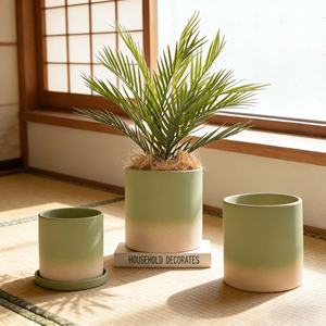 Pot de fleurs en céramique vert olive dégradé avec trou de drainage et système d'arrosage automatique, design moderne et écologique pour une utilisation en intérieur/extérieur - Product Image 4