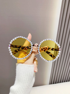 Las más nuevas sombras de moda Rhinestone de gran tamaño Diamante de lujo Mujeres Fabricante Logotipo personalizado Gafas de Sol de moda - Product Image 4