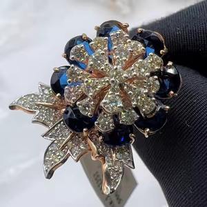 Bague de fiançailles élégante et luxueuse en or massif 14K et 18K avec diamant naturel et beauté intemporelle. - Product Image 1