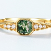 Bague en argent S925 plaqué or avec pierre d'agate verte et de mousse, fabriquée par MUSHAN Jewelry Factory, style luxe léger et tendance.